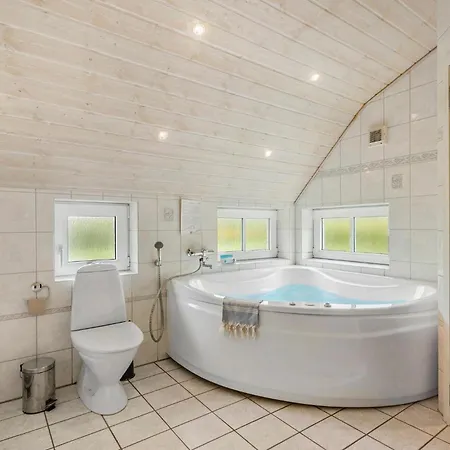 Gorgeous In Henne With Kitchen בית נופש