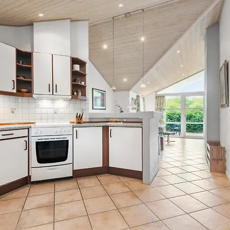 Gorgeous In Henne With Kitchen * האנה סטרנד