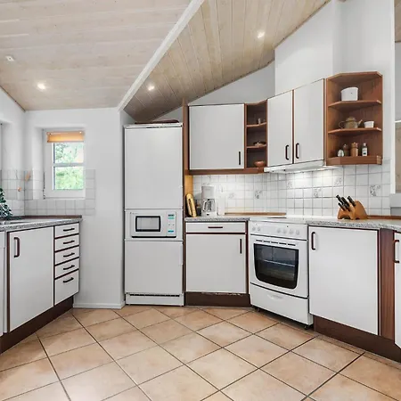 Gorgeous In Henne With Kitchen האנה סטרנד