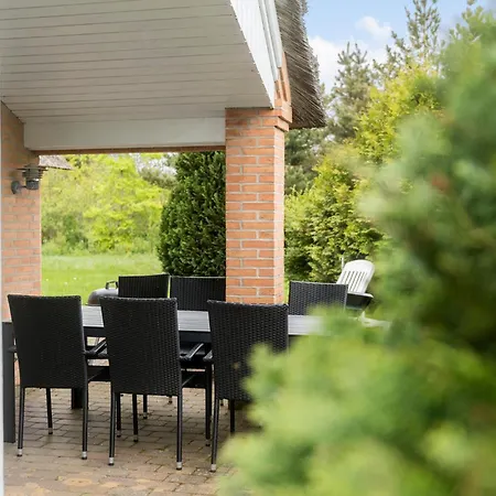 Gorgeous In Henne With Kitchen *